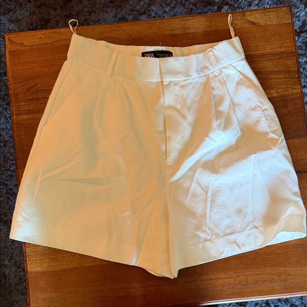 Zara High Waist white Shorts